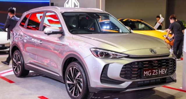 MG ZS Hybrid+ 2025 lộ diện tại Malaysia: 'Ăn xăng' 5,1 lít/100 km, liệu có về Việt Nam?